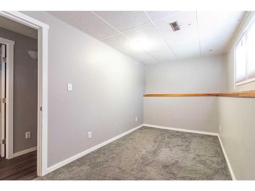 31 Rae Court Se, Medicine Hat, AB - Indoor Photo Showing Other Room