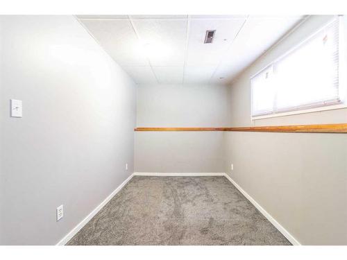 31 Rae Court Se, Medicine Hat, AB - Indoor Photo Showing Other Room