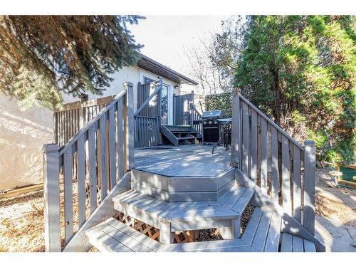 31 Rae Court Se, Medicine Hat, AB - Outdoor With Deck Patio Veranda