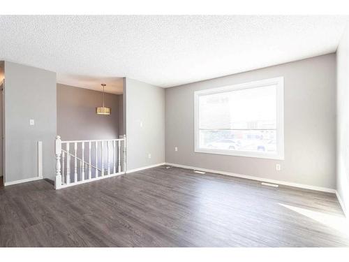 31 Rae Court Se, Medicine Hat, AB - Indoor Photo Showing Other Room