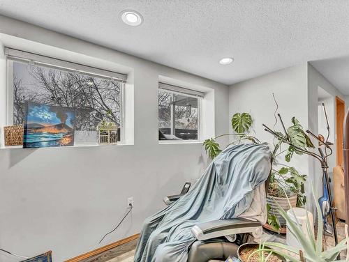 15 Turner Green Se, Medicine Hat, AB - Indoor Photo Showing Other Room