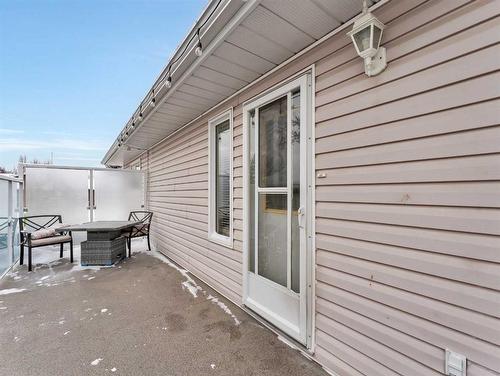 55 Rundle Road Se, Medicine Hat, AB - Outdoor With Exterior