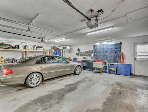 55 Rundle Road Se, Medicine Hat, AB - Indoor Photo Showing Garage