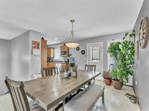 55 Rundle Road Se, Medicine Hat, AB - Indoor Photo Showing Dining Room