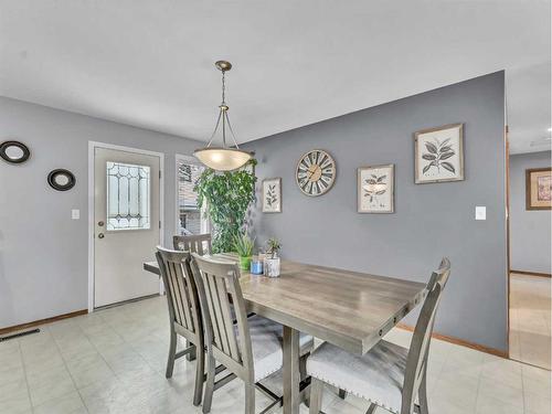 55 Rundle Road Se, Medicine Hat, AB - Indoor Photo Showing Dining Room