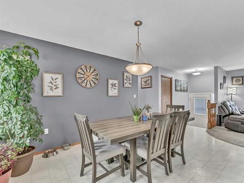 55 Rundle Road Se, Medicine Hat, AB - Indoor Photo Showing Dining Room