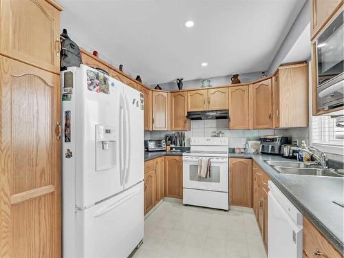 55 Rundle Road Se, Medicine Hat, AB - Indoor Photo Showing Kitchen With Double Sink