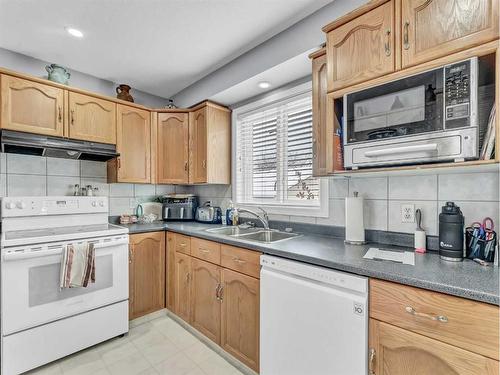 55 Rundle Road Se, Medicine Hat, AB - Indoor Photo Showing Kitchen With Double Sink