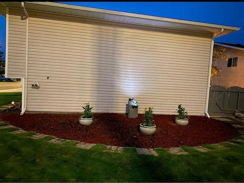 55 Rundle Road Se, Medicine Hat, AB - Outdoor With Exterior