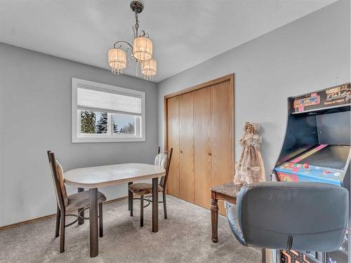 55 Rundle Road Se, Medicine Hat, AB - Indoor Photo Showing Dining Room