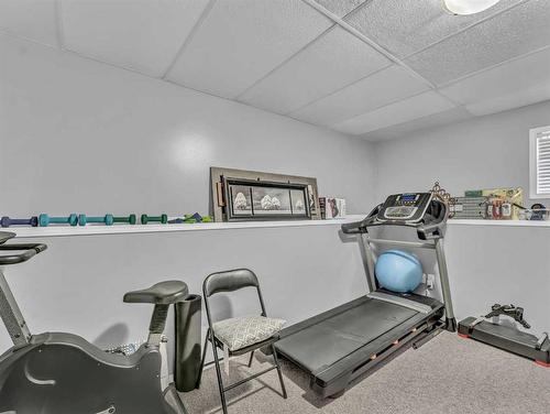 55 Rundle Road Se, Medicine Hat, AB - Indoor Photo Showing Gym Room