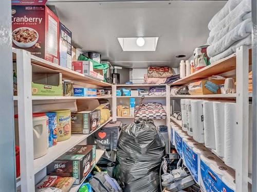 55 Rundle Road Se, Medicine Hat, AB - Indoor With Storage