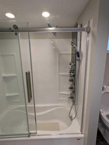 111 2 Street Ne, Medicine Hat, AB - Indoor Photo Showing Bathroom