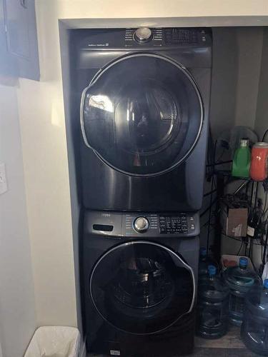 111 2 Street Ne, Medicine Hat, AB - Indoor Photo Showing Laundry Room