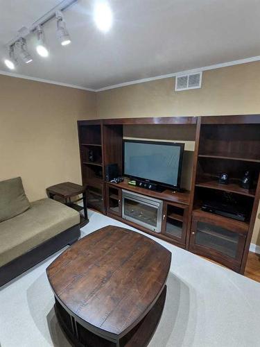 111 2 Street Ne, Medicine Hat, AB - Indoor Photo Showing Other Room