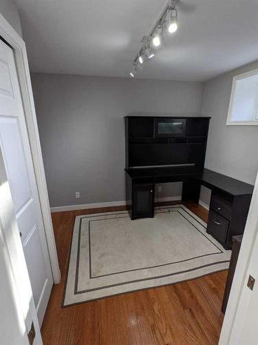 111 2 Street Ne, Medicine Hat, AB - Indoor Photo Showing Other Room