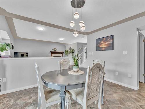 15 Storrs Crescent Se, Medicine Hat, AB - Indoor Photo Showing Dining Room