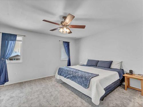 15 Storrs Crescent Se, Medicine Hat, AB - Indoor Photo Showing Bedroom