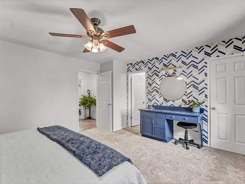 15 Storrs Crescent Se, Medicine Hat, AB - Indoor Photo Showing Bedroom