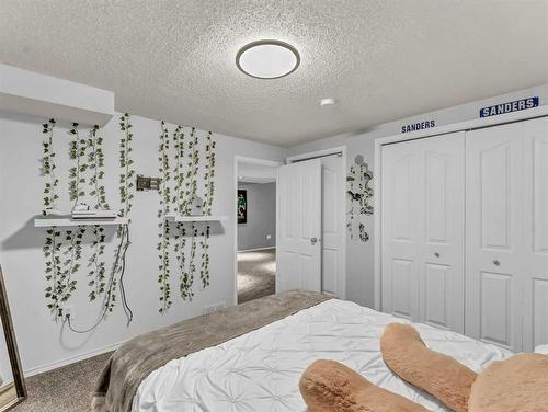 15 Storrs Crescent Se, Medicine Hat, AB - Indoor Photo Showing Bedroom