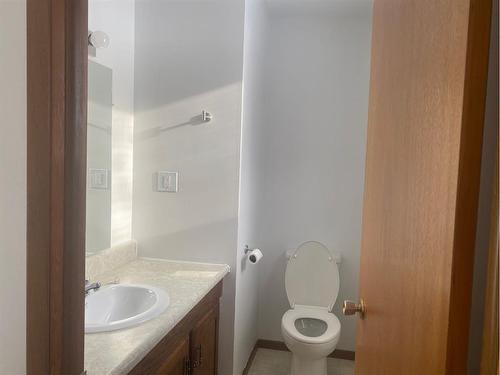 1044 College Drive Se, Medicine Hat, AB - Indoor Photo Showing Bathroom