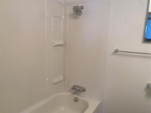 1044 College Drive Se, Medicine Hat, AB - Indoor Photo Showing Bathroom