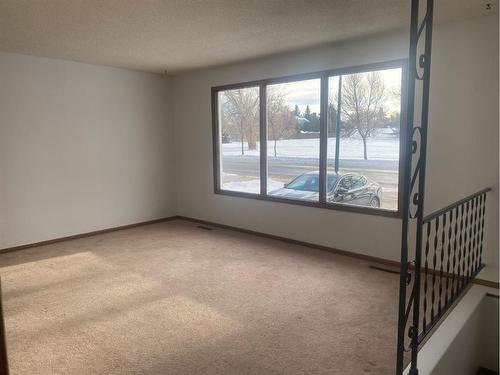 1044 College Drive Se, Medicine Hat, AB - Indoor Photo Showing Other Room