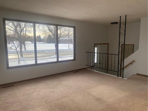 1044 College Drive Se, Medicine Hat, AB - Indoor Photo Showing Other Room