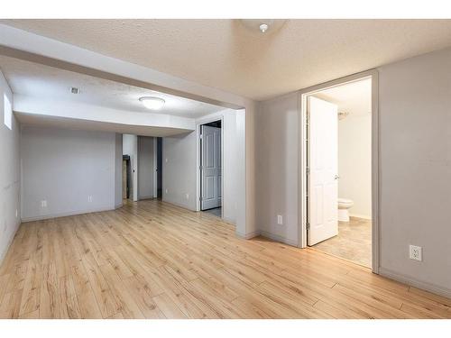 410 1 Street Se, Redcliff, AB - Indoor Photo Showing Other Room