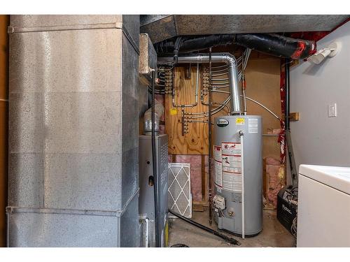 410 1 Street Se, Redcliff, AB - Indoor Photo Showing Basement