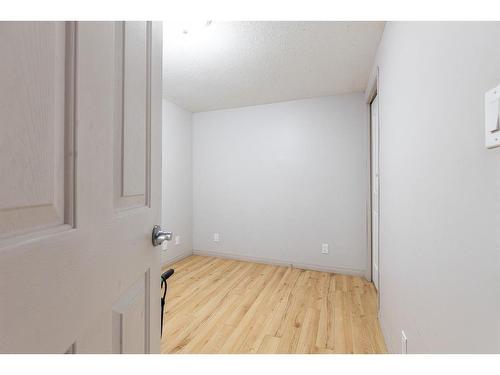 410 1 Street Se, Redcliff, AB - Indoor Photo Showing Other Room