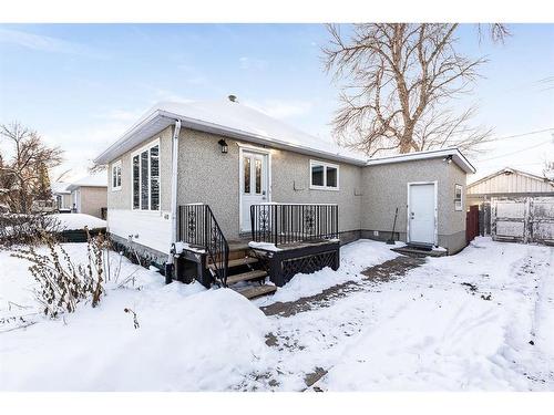 410 1 Street Se, Redcliff, AB - Outdoor