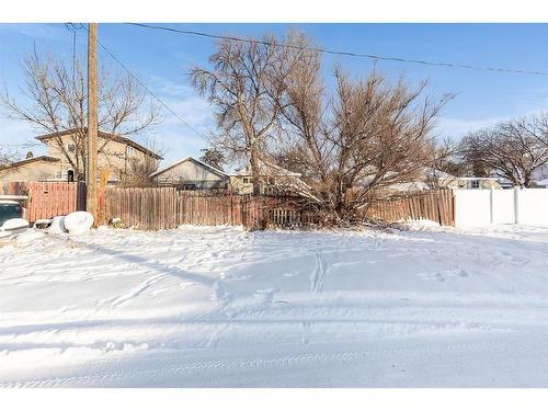 410 1 Street Se, Redcliff, AB - Outdoor