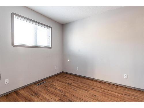 410 1 Street Se, Redcliff, AB - Indoor Photo Showing Other Room