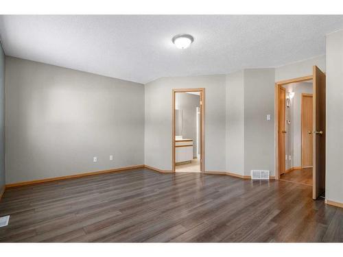 527 Main Street South, Redcliff, AB - Indoor Photo Showing Other Room