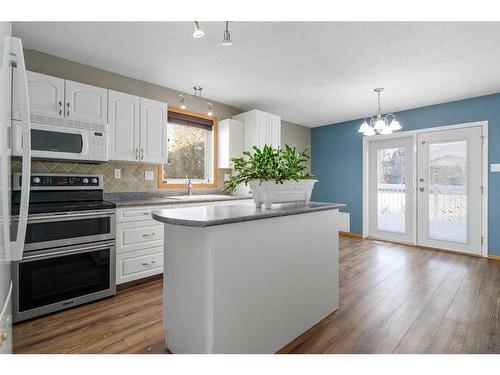 527 Main Street South, Redcliff, AB - Indoor Photo Showing Kitchen