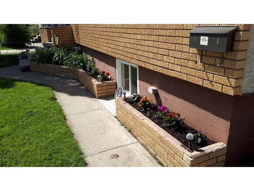 50 7 Street Nw, Medicine Hat, AB - Outdoor With Exterior