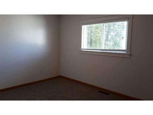 50 7 Street Nw, Medicine Hat, AB - Indoor Photo Showing Other Room