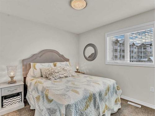 55 Saamis Close Sw, Medicine Hat, AB - Indoor Photo Showing Bedroom