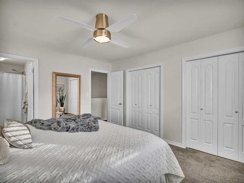 55 Saamis Close Sw, Medicine Hat, AB - Indoor Photo Showing Bedroom