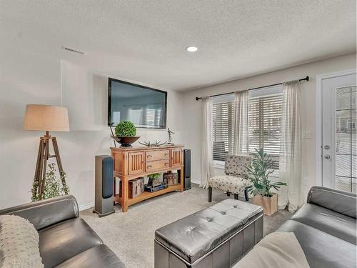 55 Saamis Close Sw, Medicine Hat, AB - Indoor Photo Showing Living Room