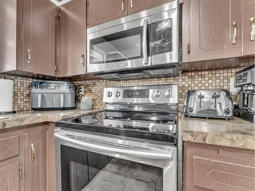 47 Sillak Crescent Se, Medicine Hat, AB - Indoor Photo Showing Kitchen