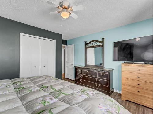 47 Sillak Crescent Se, Medicine Hat, AB - Indoor Photo Showing Bedroom