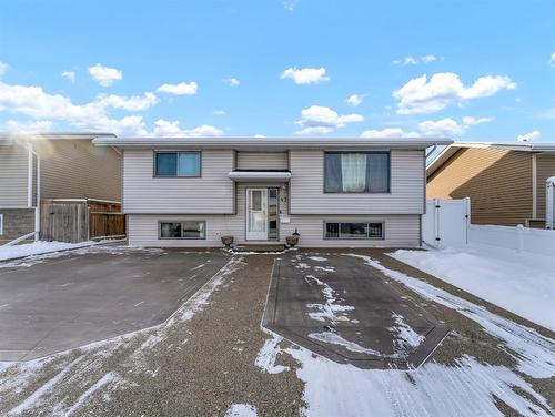 47 Sillak Crescent Se, Medicine Hat, AB - Outdoor With Facade