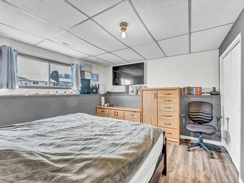 47 Sillak Crescent Se, Medicine Hat, AB - Indoor Photo Showing Bedroom