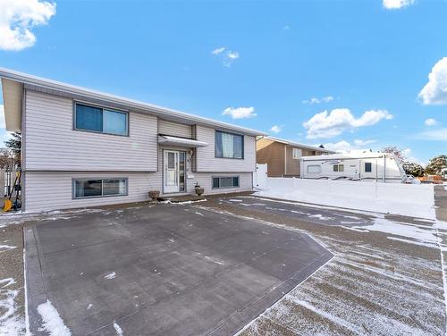 47 Sillak Crescent Se, Medicine Hat, AB - Outdoor With Facade