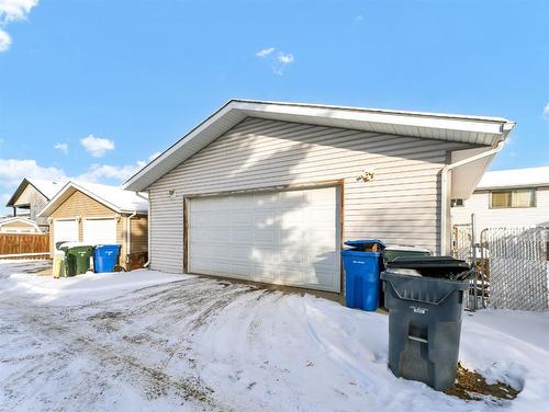 47 Sillak Crescent Se, Medicine Hat, AB - Outdoor With Exterior