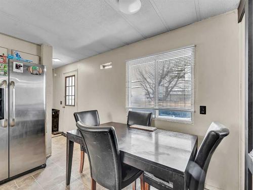 327 1 Street Ne, Redcliff, AB - Indoor Photo Showing Dining Room