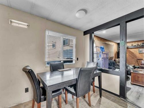 327 1 Street Ne, Redcliff, AB - Indoor Photo Showing Dining Room