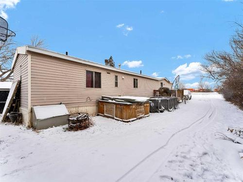 327 1 Street Ne, Redcliff, AB - Outdoor With Exterior